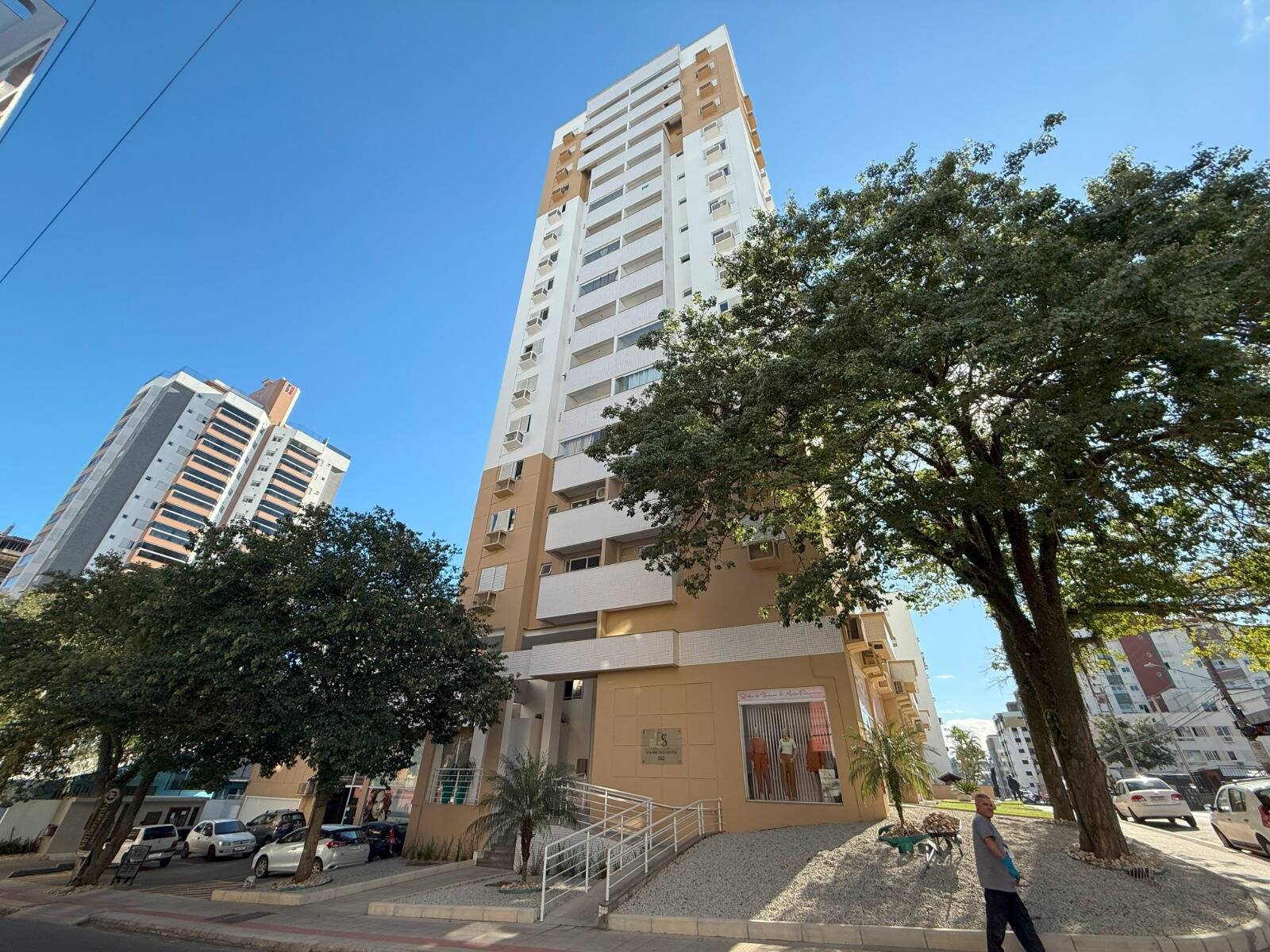 Apartamento 03 Dormitórios ( 01 Suíte ) - Centro de Criciúma