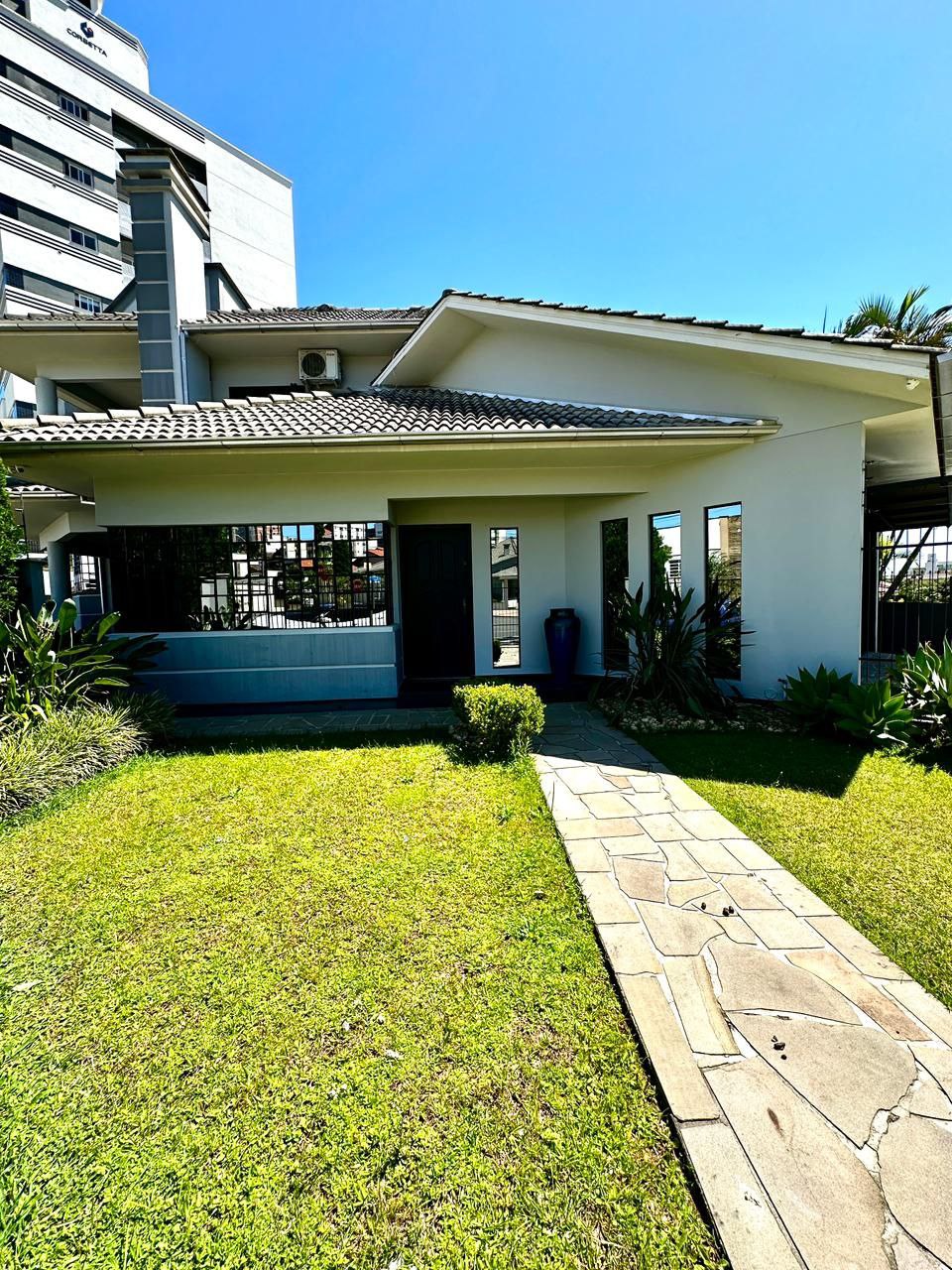 Casa - 03 dormitórios ( 01 Suíte ) - Bairro Michel