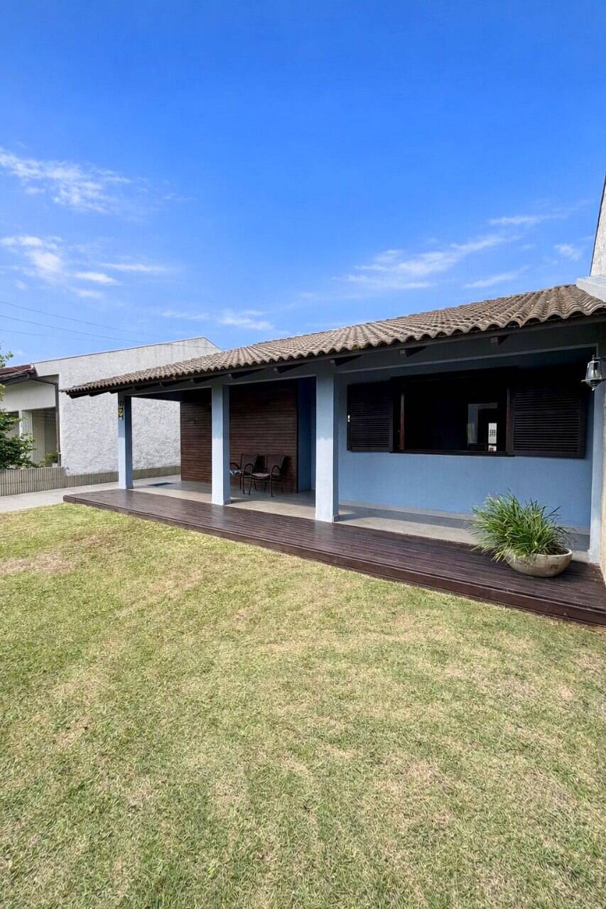 Casa - 03 Dormitórios ( 01 Suíte ) - Balneário Rincão