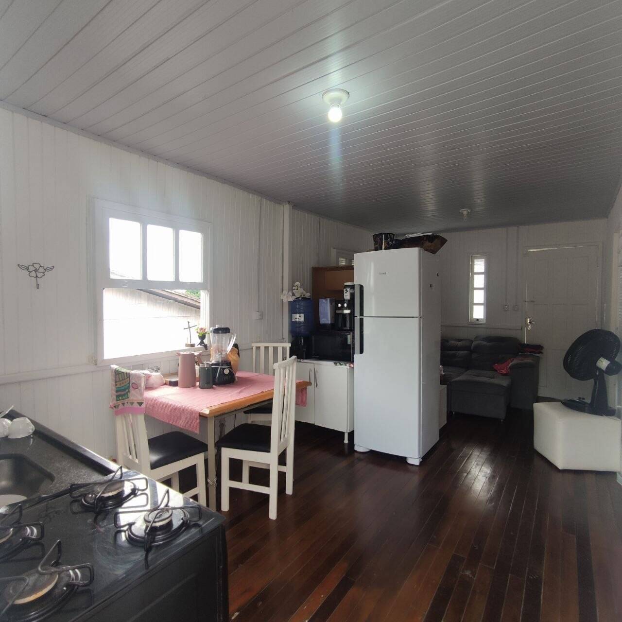 Casa com 02 Dormitórios e Edícula - Bairro Ana Maria