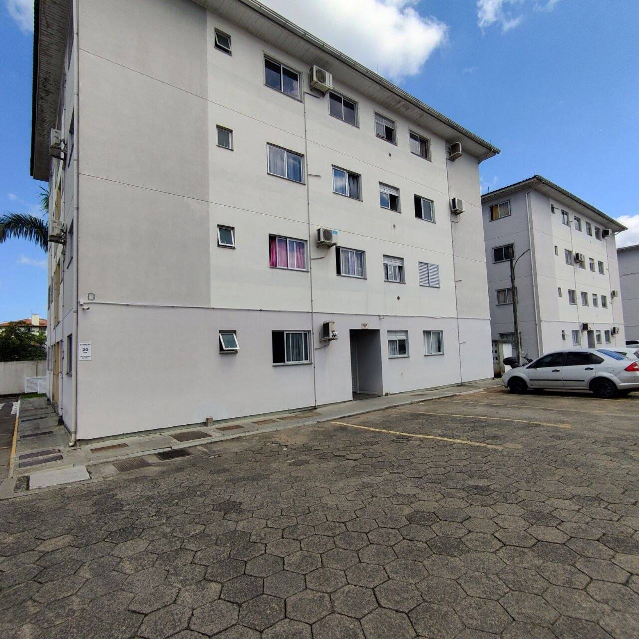 Apartamento 02 Dormitórios - Bairro Santa Luzia
