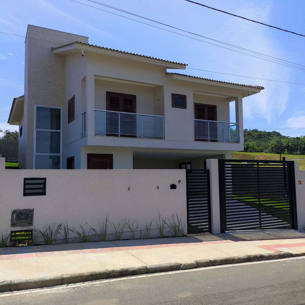 Casa - 03 Dormitórios ( 01 Suíte ) - Bairro Naspolini